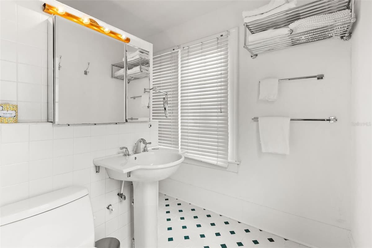 318 VITORIA AVENUE — photo 39 of 66