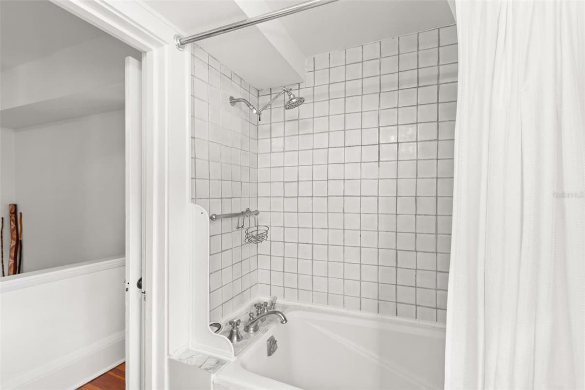 318 VITORIA AVENUE — photo 49 of 66