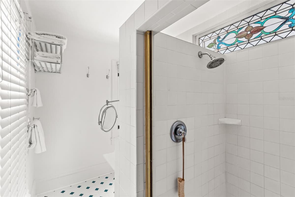318 VITORIA AVENUE — photo 40 of 66