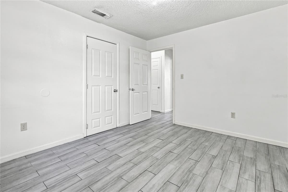 101 LAKE HUNTER DRIVE — photo 10 of 14