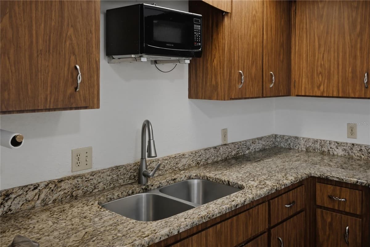 101 LAKE HUNTER DRIVE — photo 3 of 14