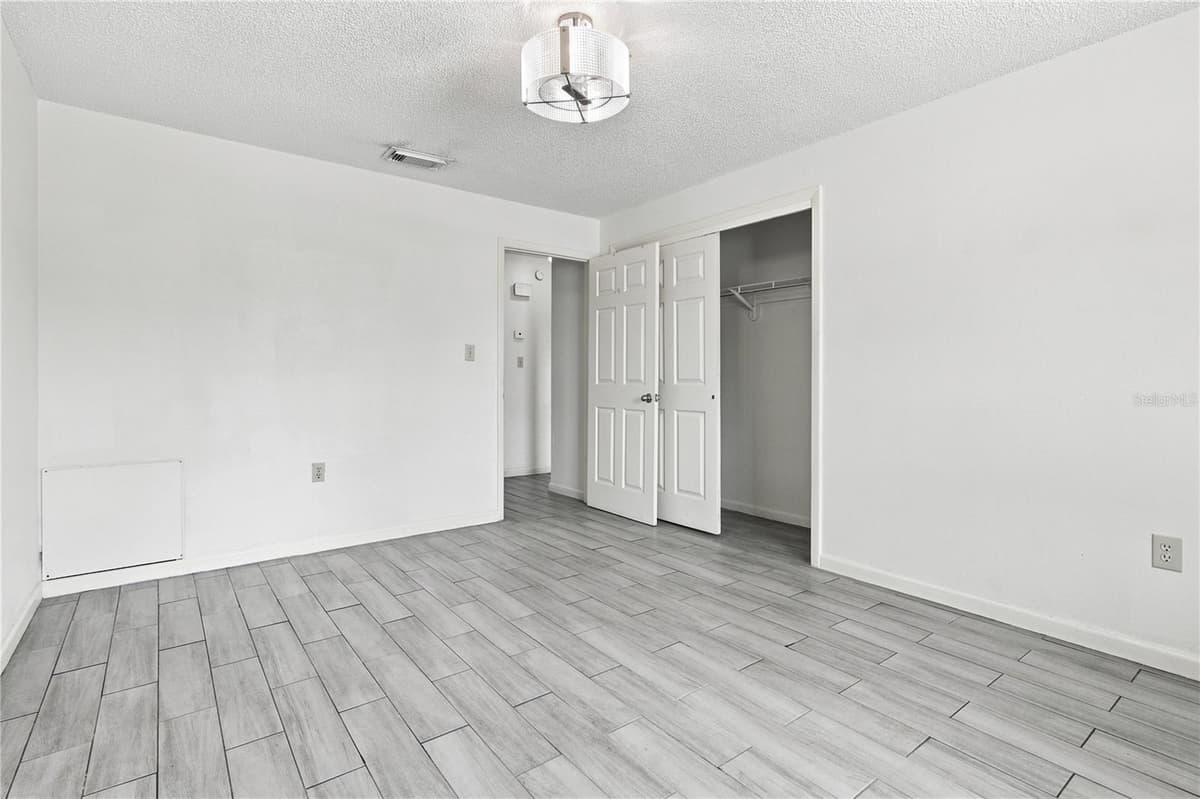 101 LAKE HUNTER DRIVE — photo 7 of 14