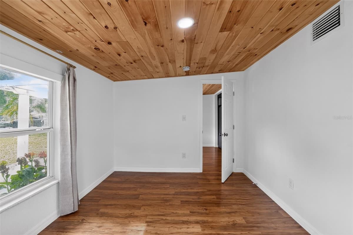 4746 LAMAR ROAD — photo 12 of 31