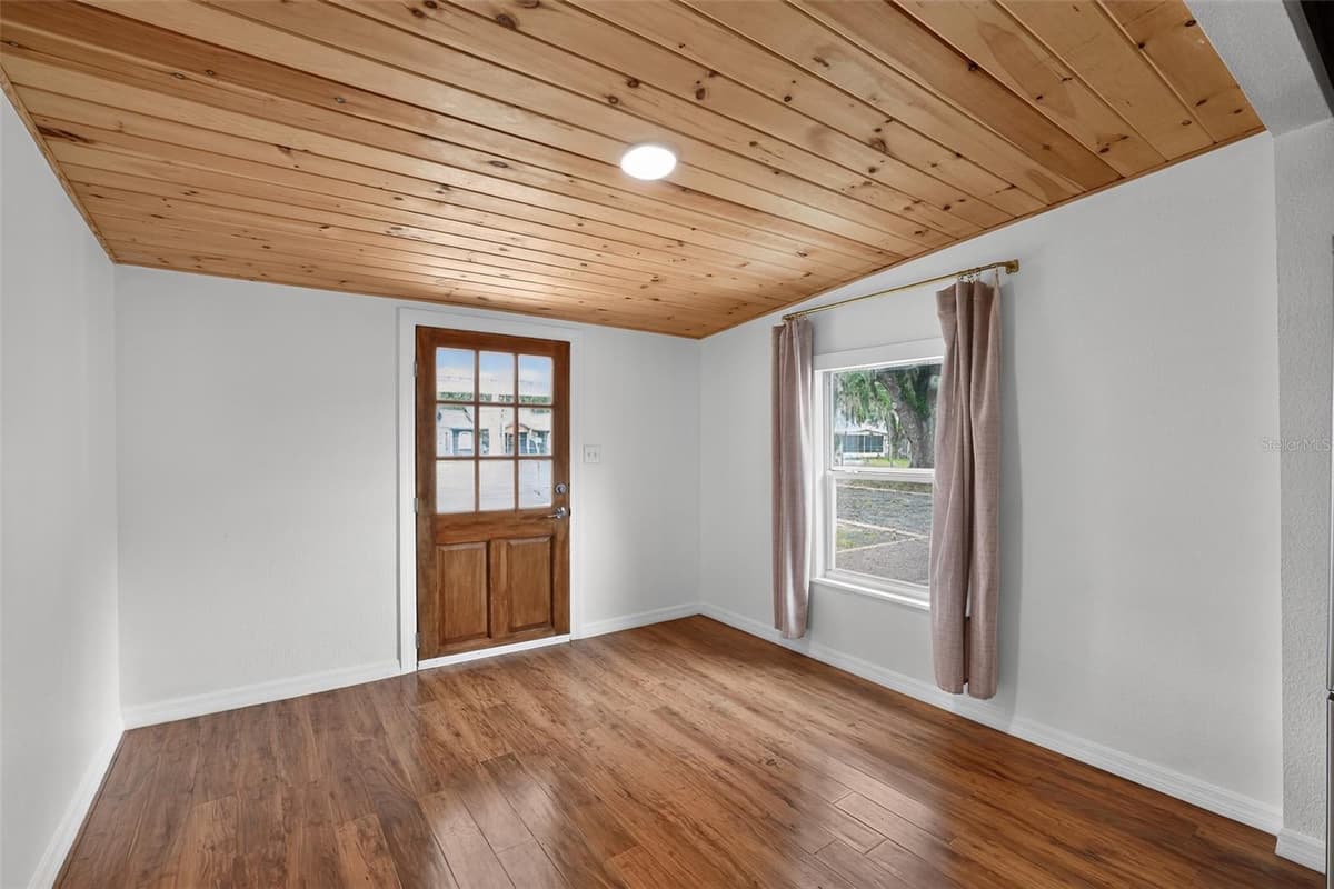 4746 LAMAR ROAD — photo 10 of 31