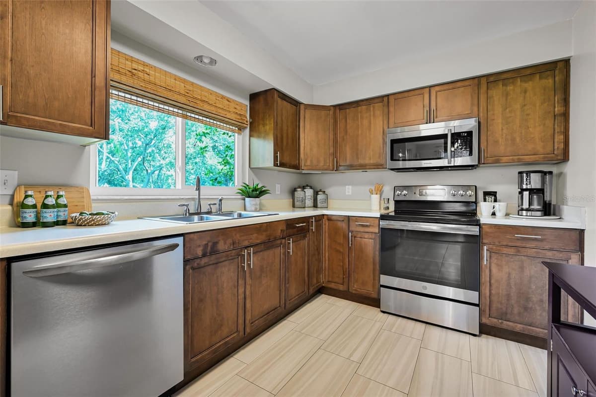 3410 RUGBY COURT — photo 16 of 57