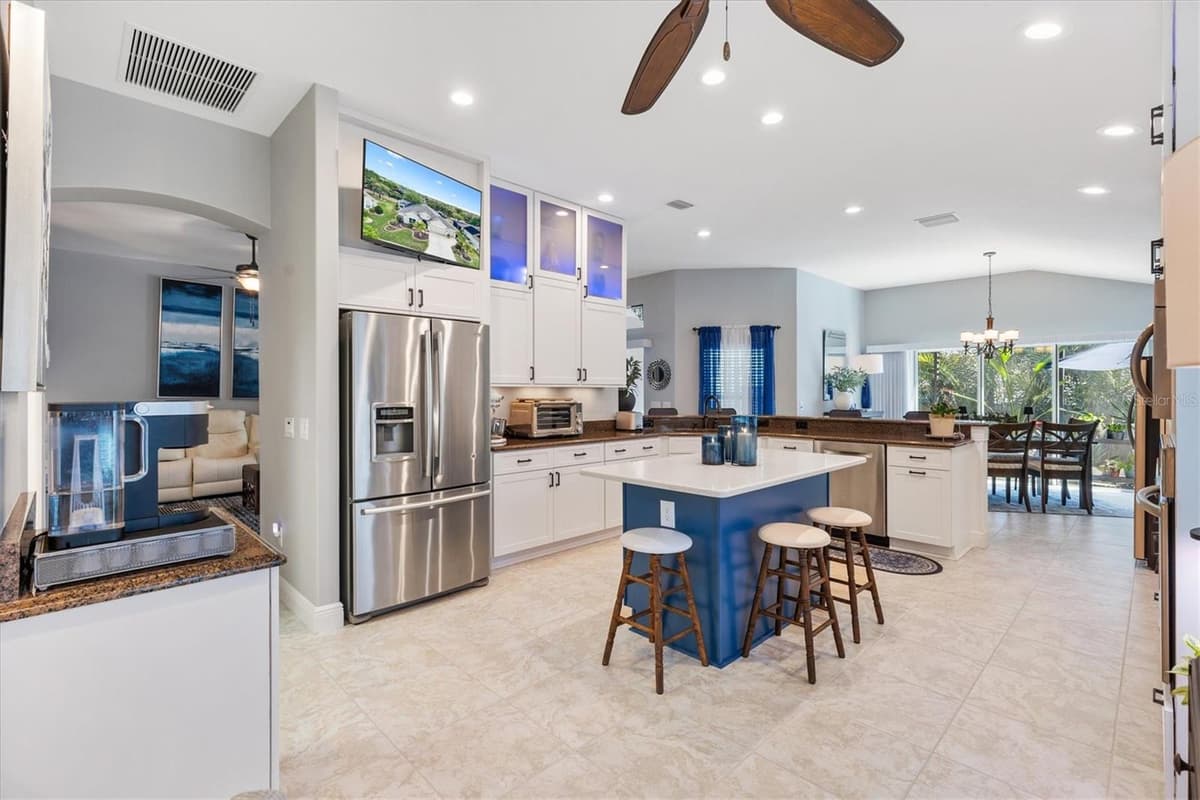 562 BRADFORD LOOP — photo 12 of 41