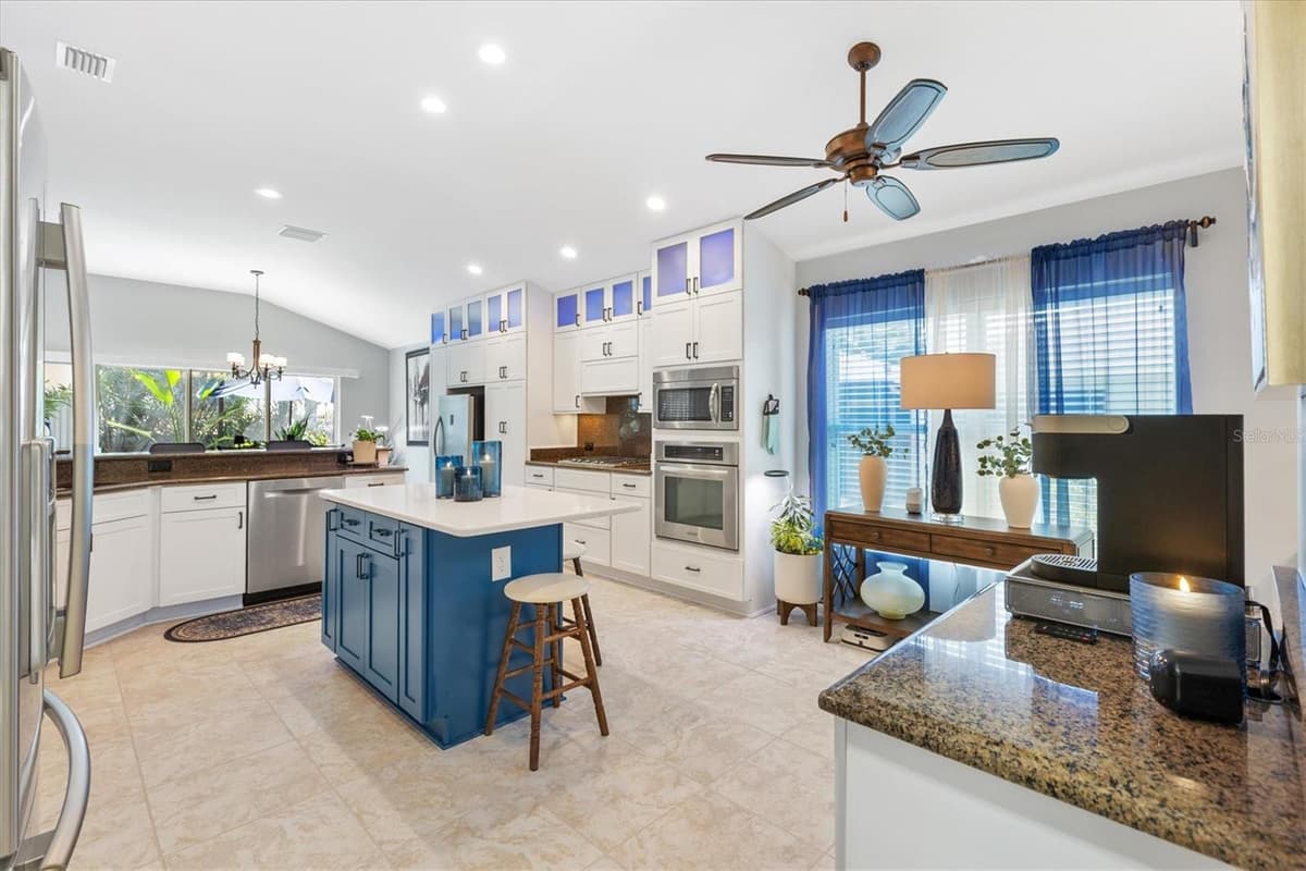 562 BRADFORD LOOP — photo 13 of 41