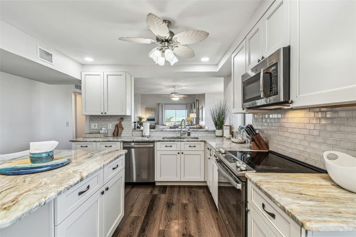5537 SEA FOREST DRIVE — photo 10 of 47