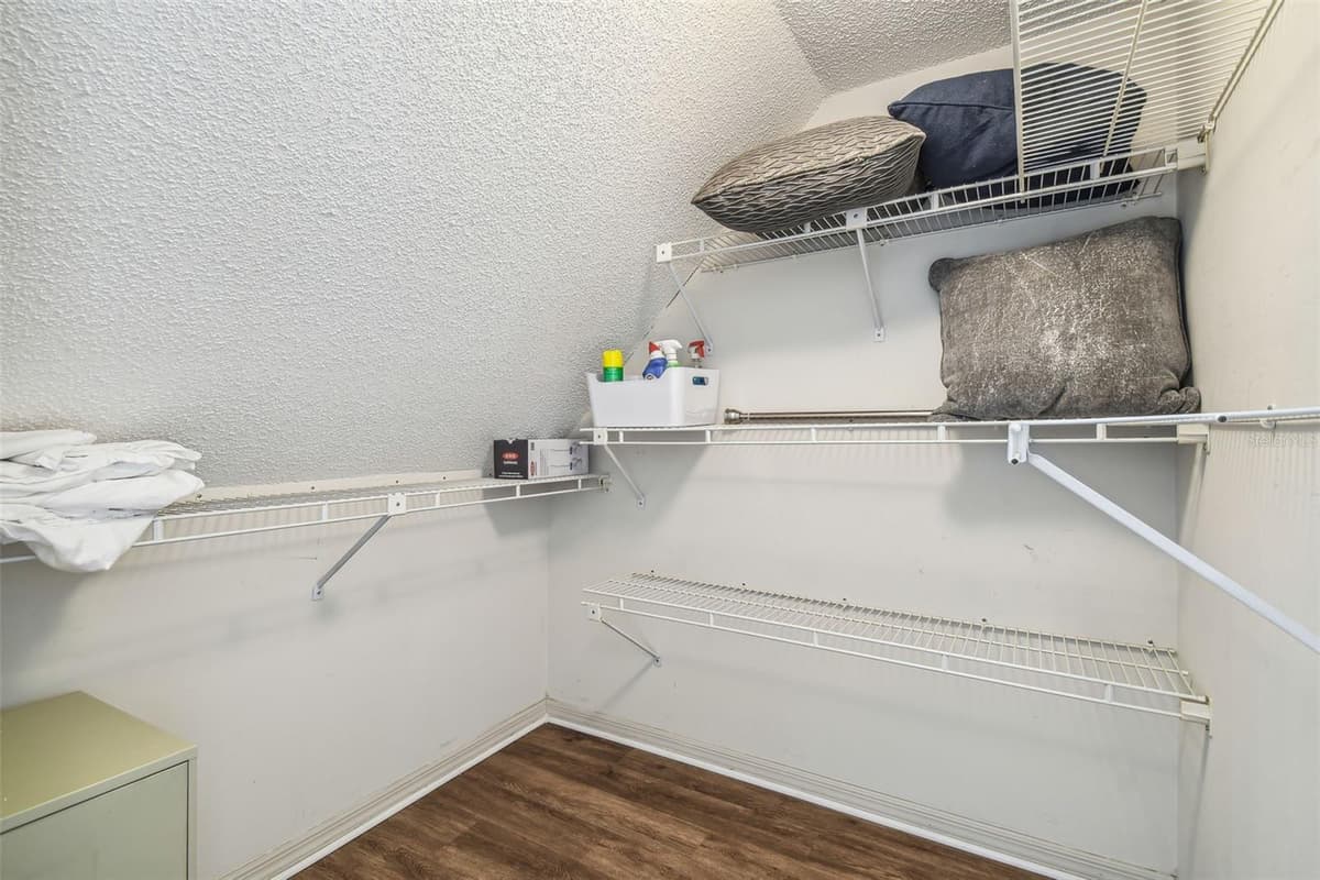 5537 SEA FOREST DRIVE — photo 38 of 47