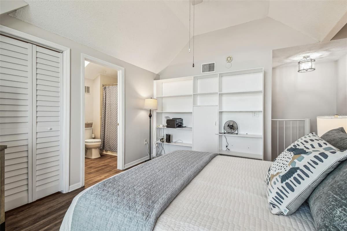 5537 SEA FOREST DRIVE — photo 31 of 47