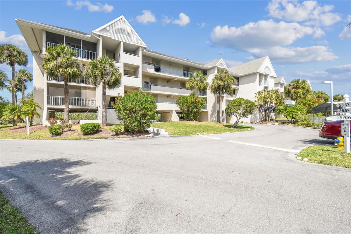5537 SEA FOREST DRIVE — photo 4 of 47