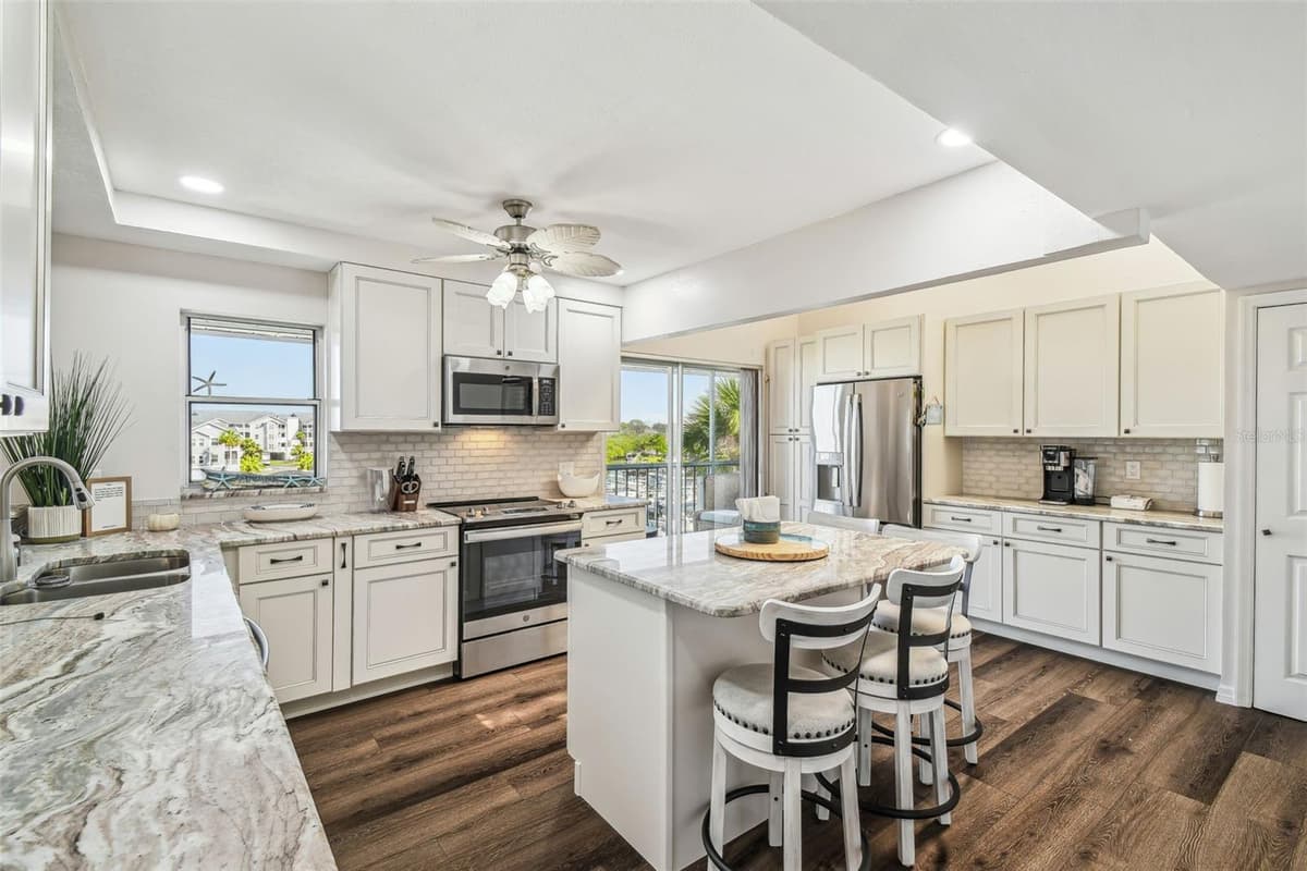 5537 SEA FOREST DRIVE — photo 11 of 47