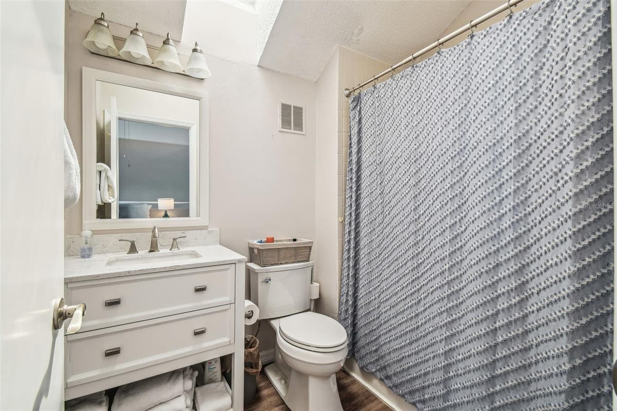 5537 SEA FOREST DRIVE — photo 32 of 47