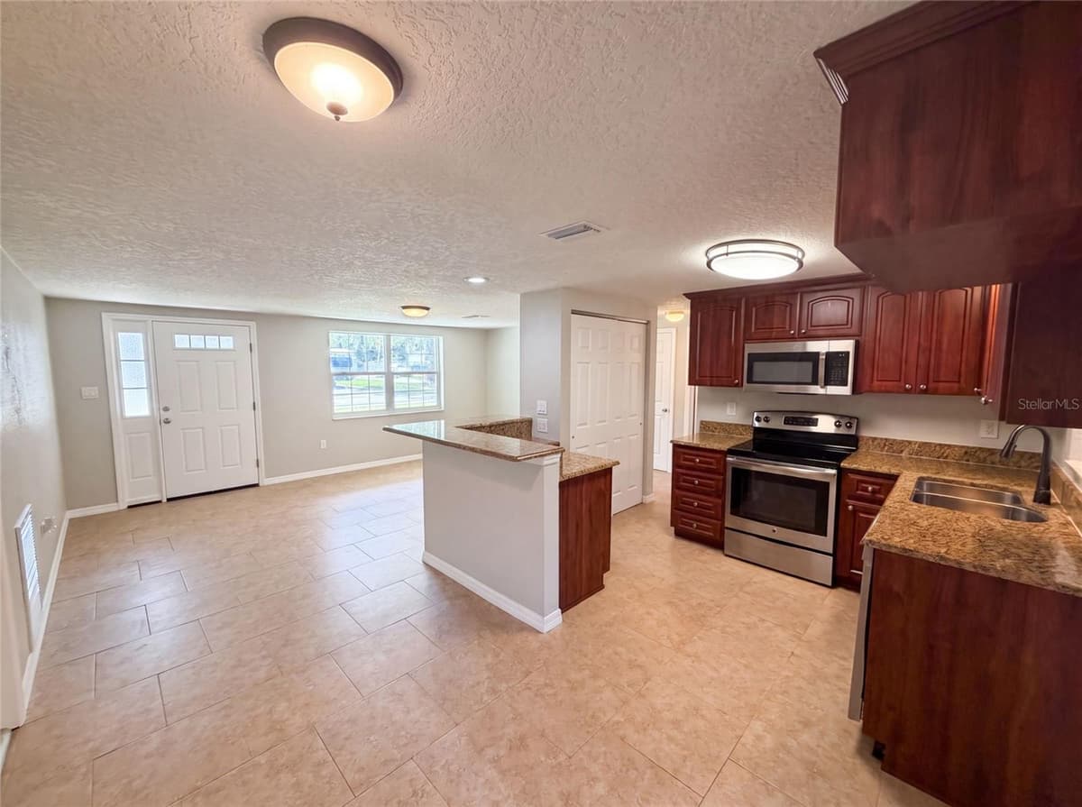 7037 GREEN STREET — photo 10 of 29