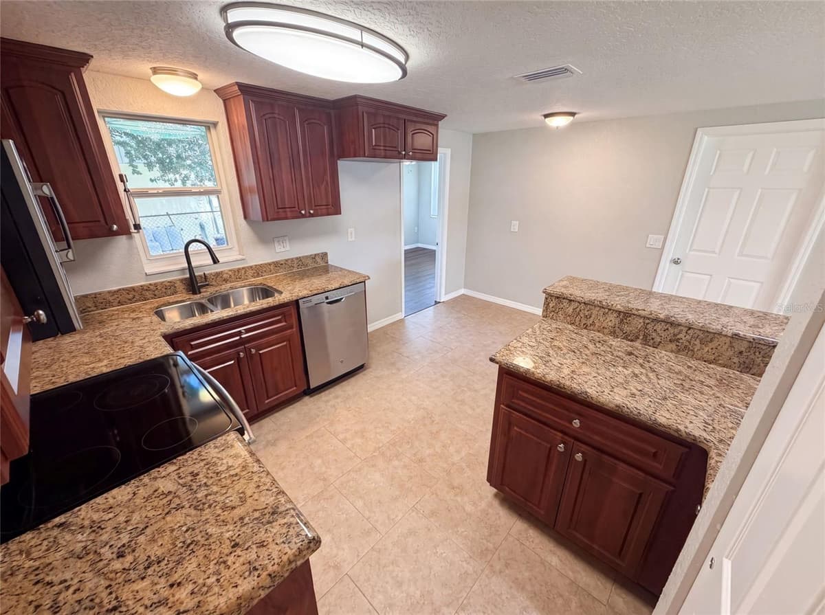 7037 GREEN STREET — photo 11 of 29