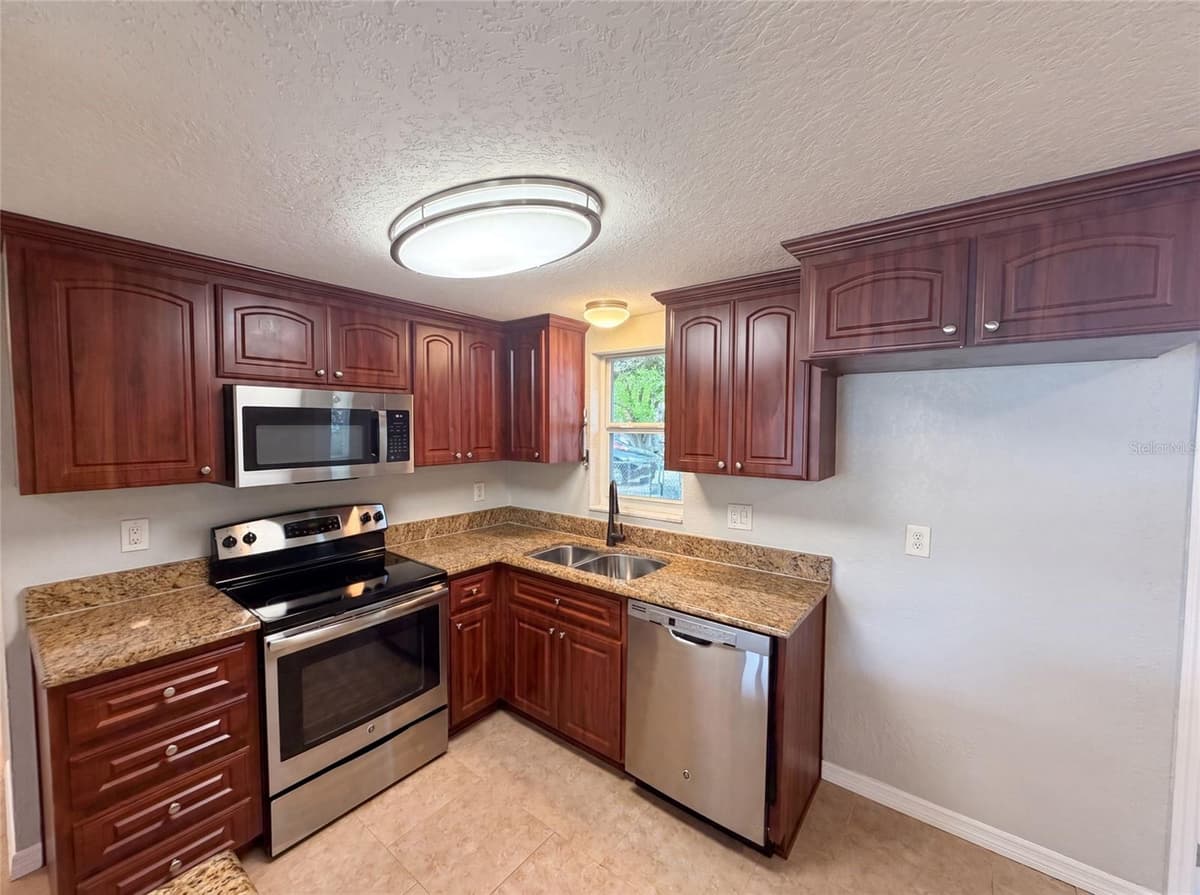 7037 GREEN STREET — photo 14 of 29