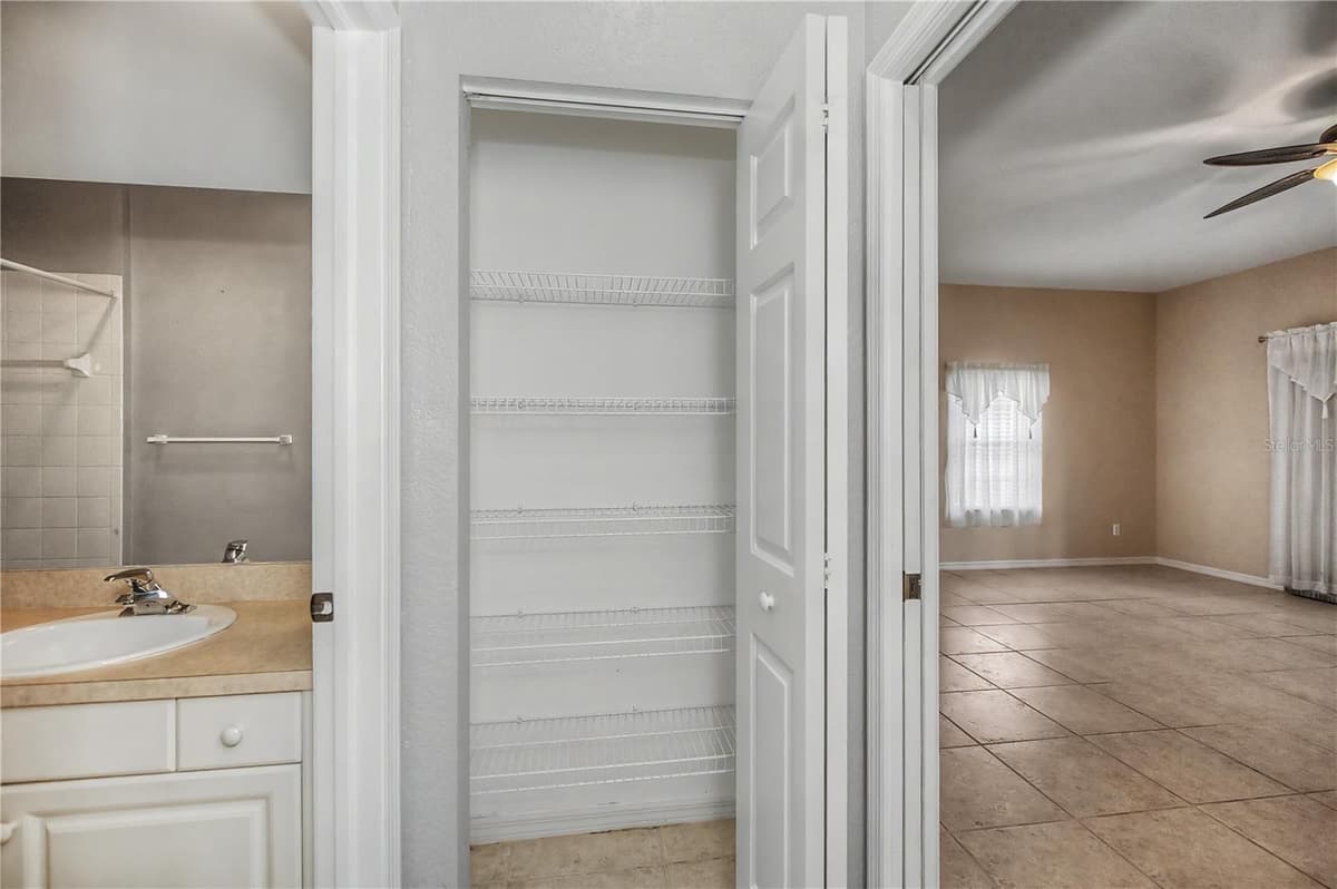 1554 RED OAK LANE — photo 43 of 88