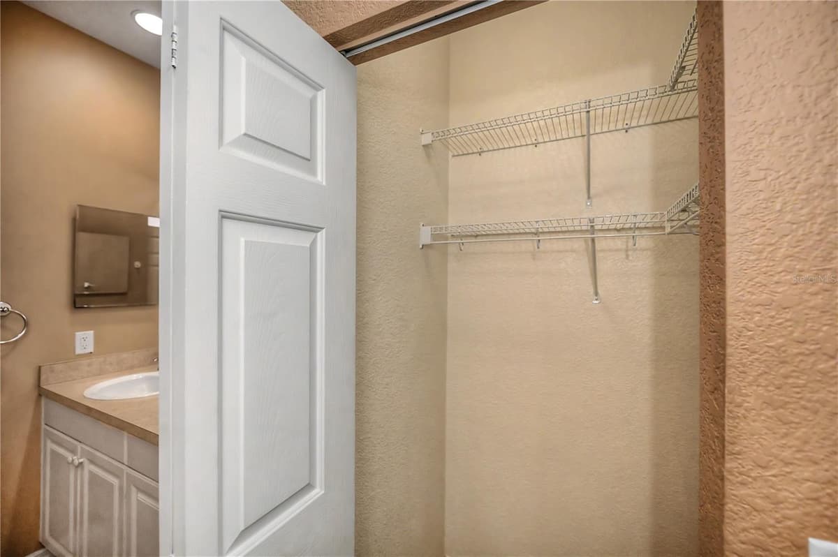 1554 RED OAK LANE — photo 35 of 88