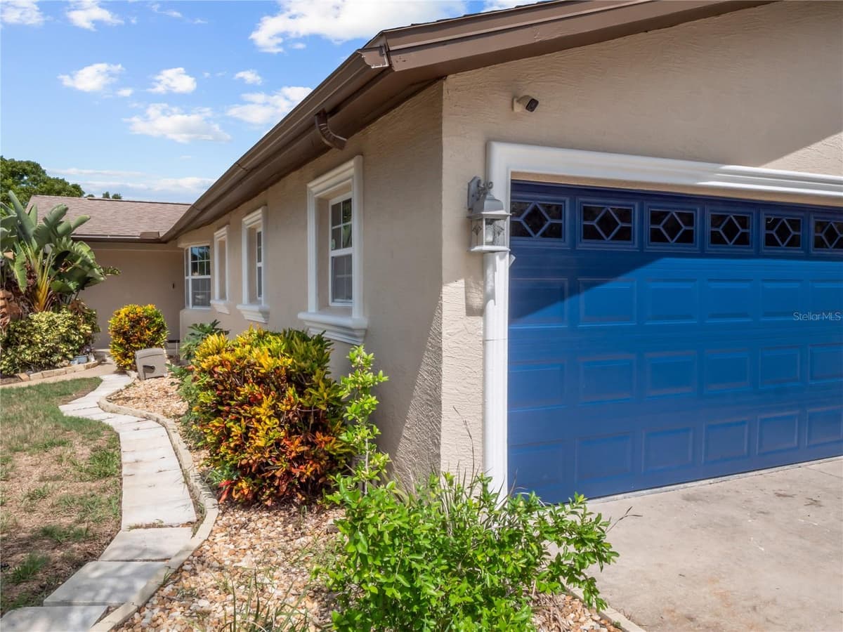 14331 APACHE AVENUE — photo 3 of 25