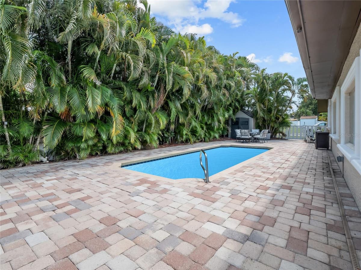 14331 APACHE AVENUE — photo 7 of 25