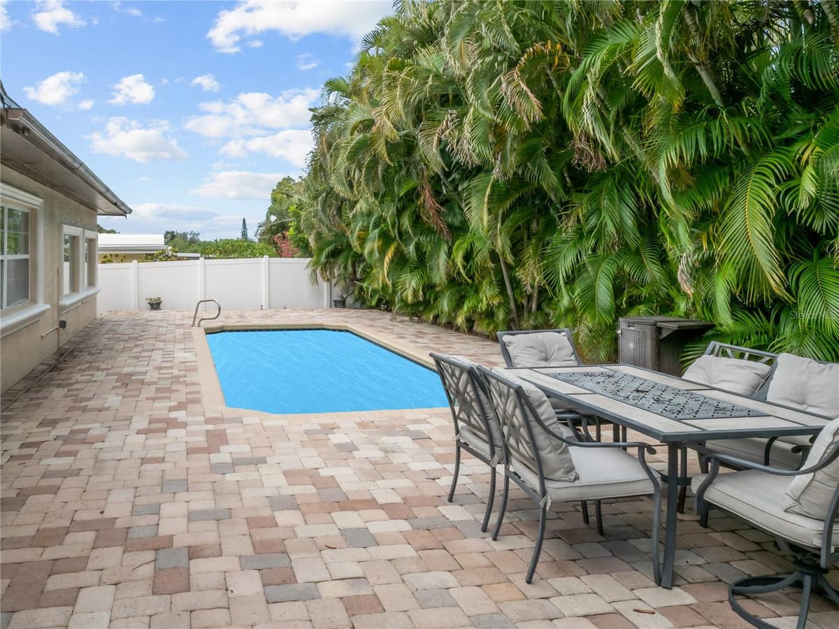 14331 APACHE AVENUE — photo 4 of 25