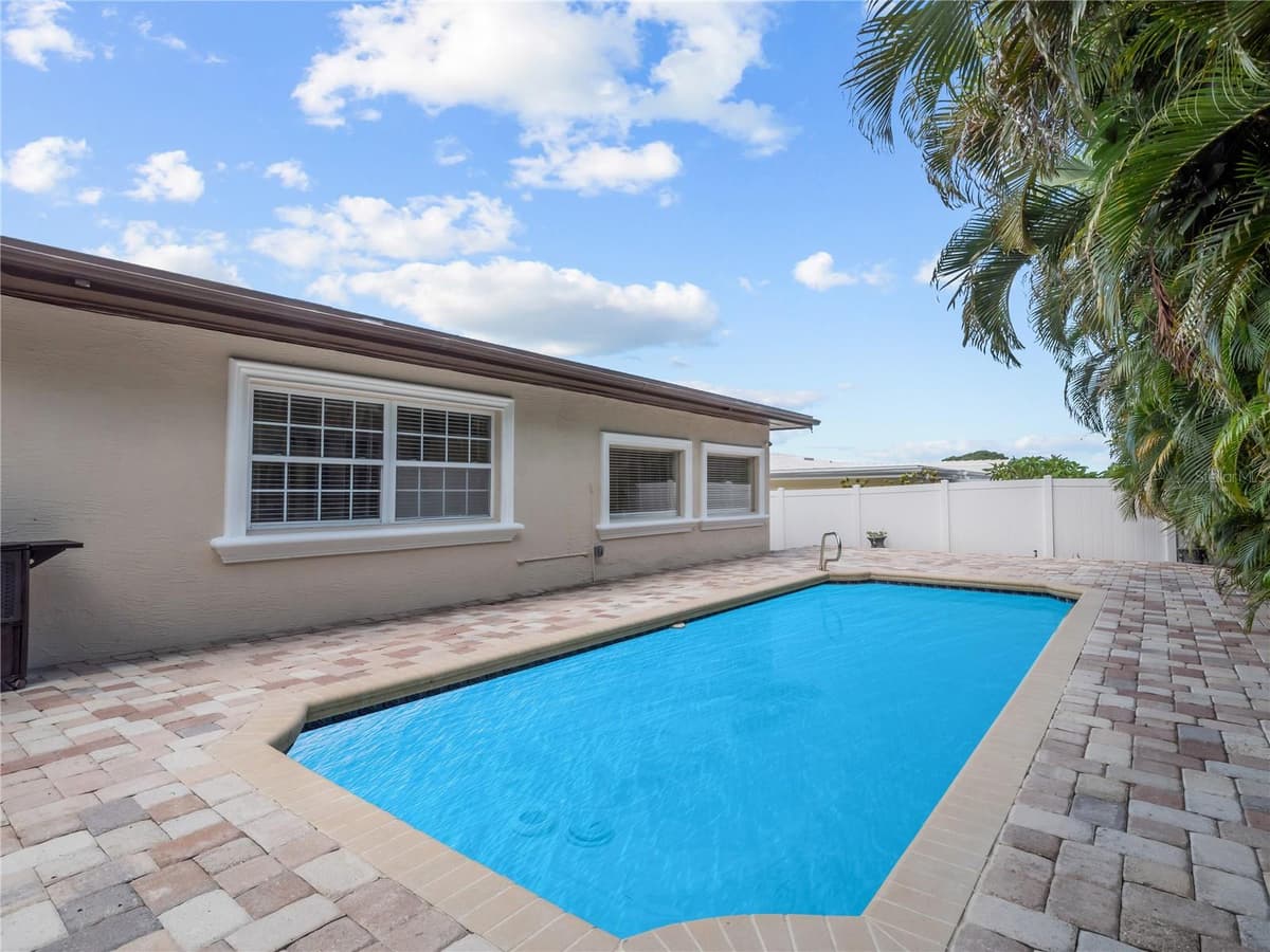 14331 APACHE AVENUE — photo 6 of 25