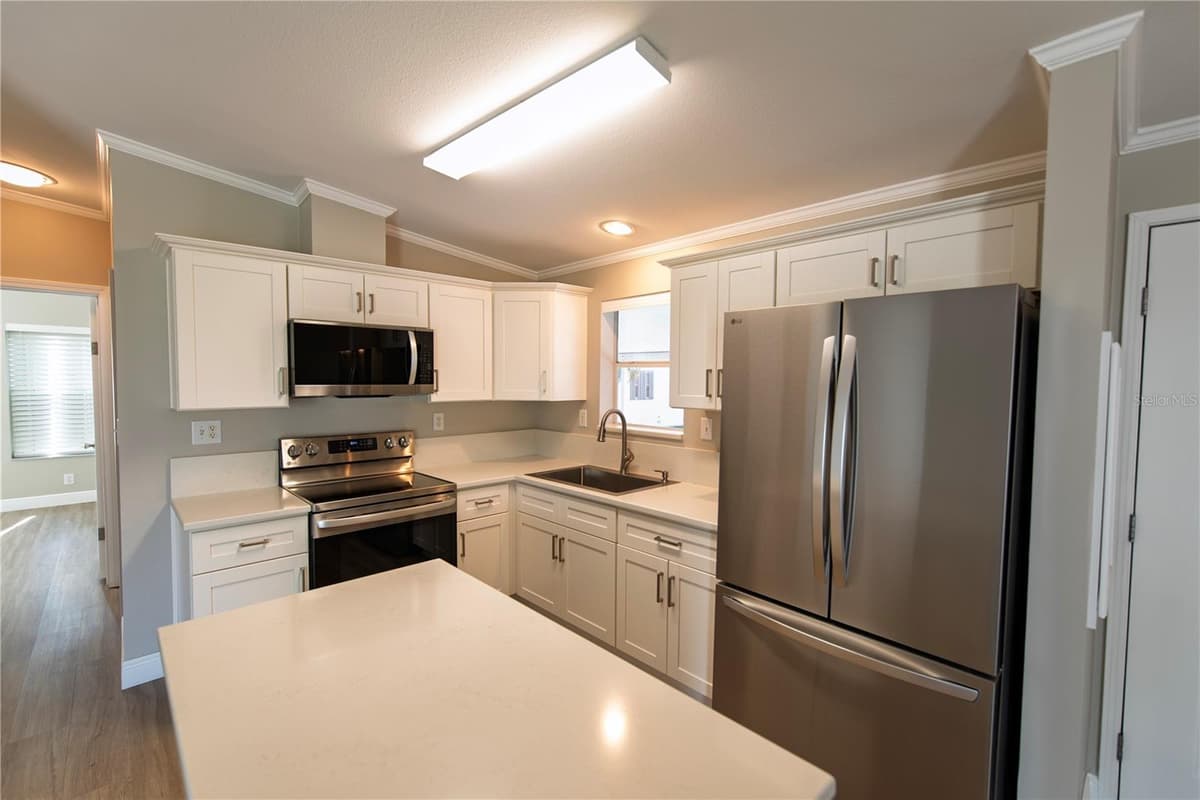 25 COPENHAGEN AVENUE — photo 4 of 29