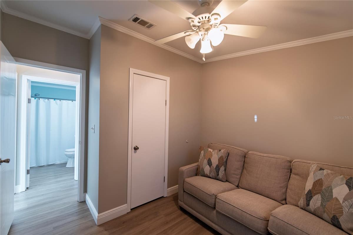 25 COPENHAGEN AVENUE — photo 12 of 29