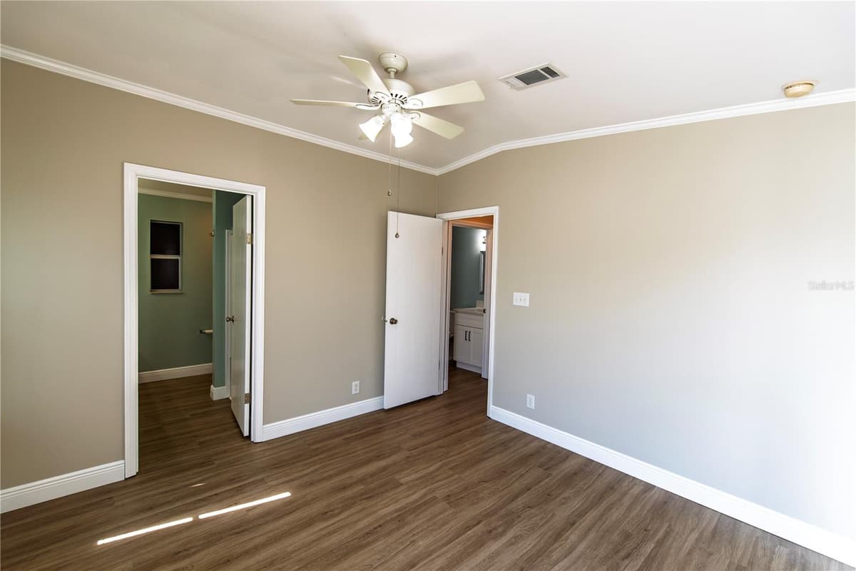 25 COPENHAGEN AVENUE — photo 9 of 29
