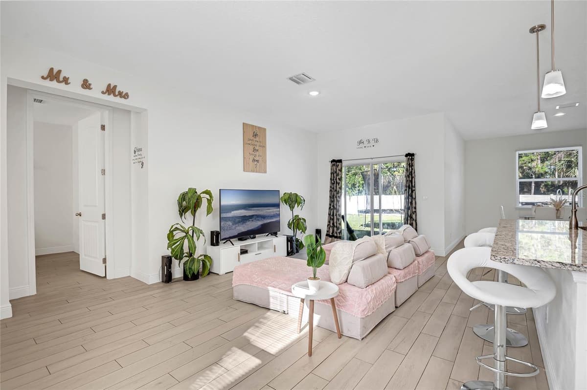 643 FLYNN STREET — photo 9 of 22