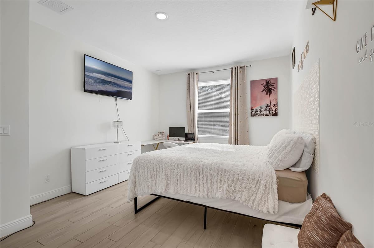 643 FLYNN STREET — photo 14 of 22