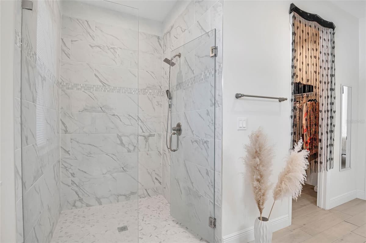 643 FLYNN STREET — photo 16 of 22
