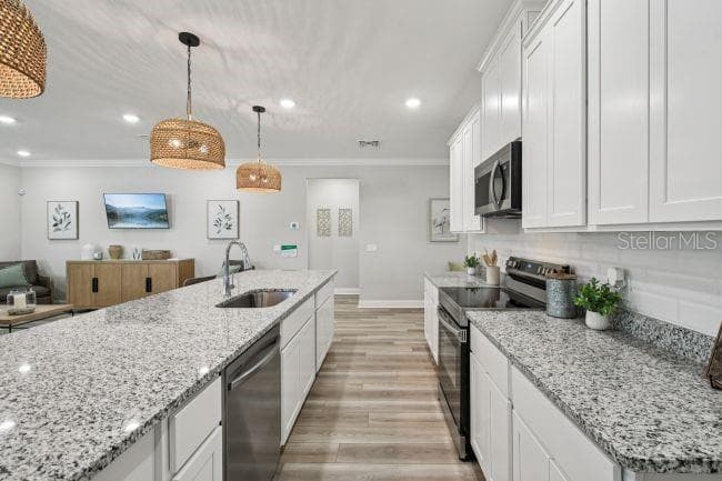 1421 MEREDITH DRIVE — photo 10 of 44