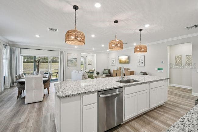 1421 MEREDITH DRIVE — photo 7 of 44