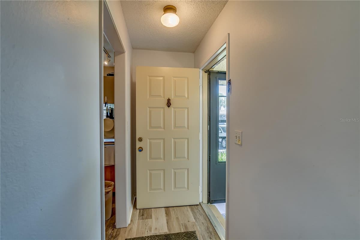 1119 9TH CIRCLE — photo 4 of 49