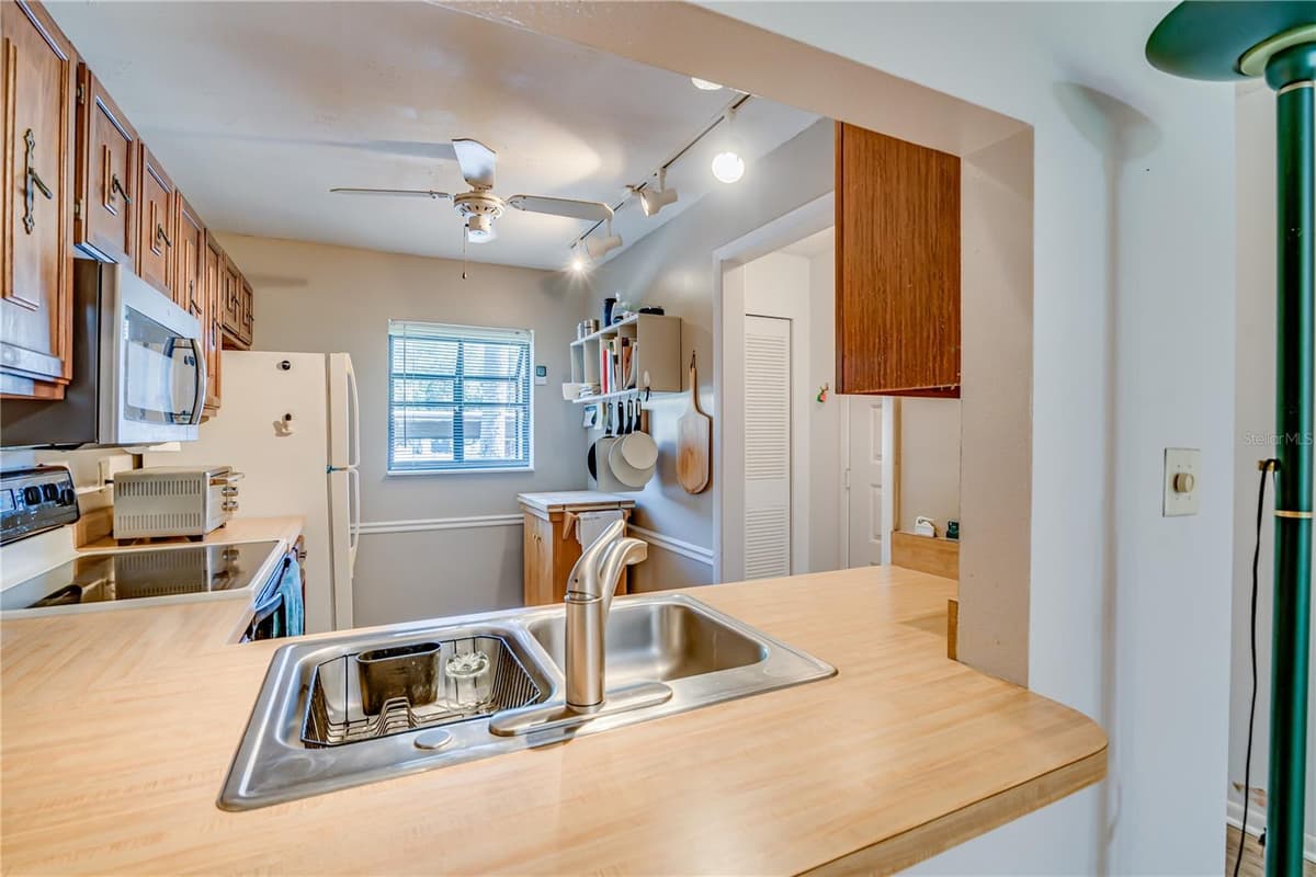 1119 9TH CIRCLE — photo 14 of 49