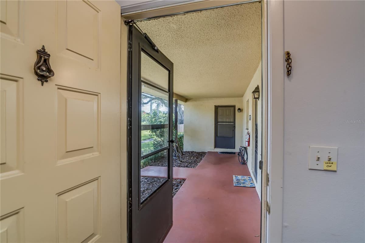1119 9TH CIRCLE — photo 3 of 49