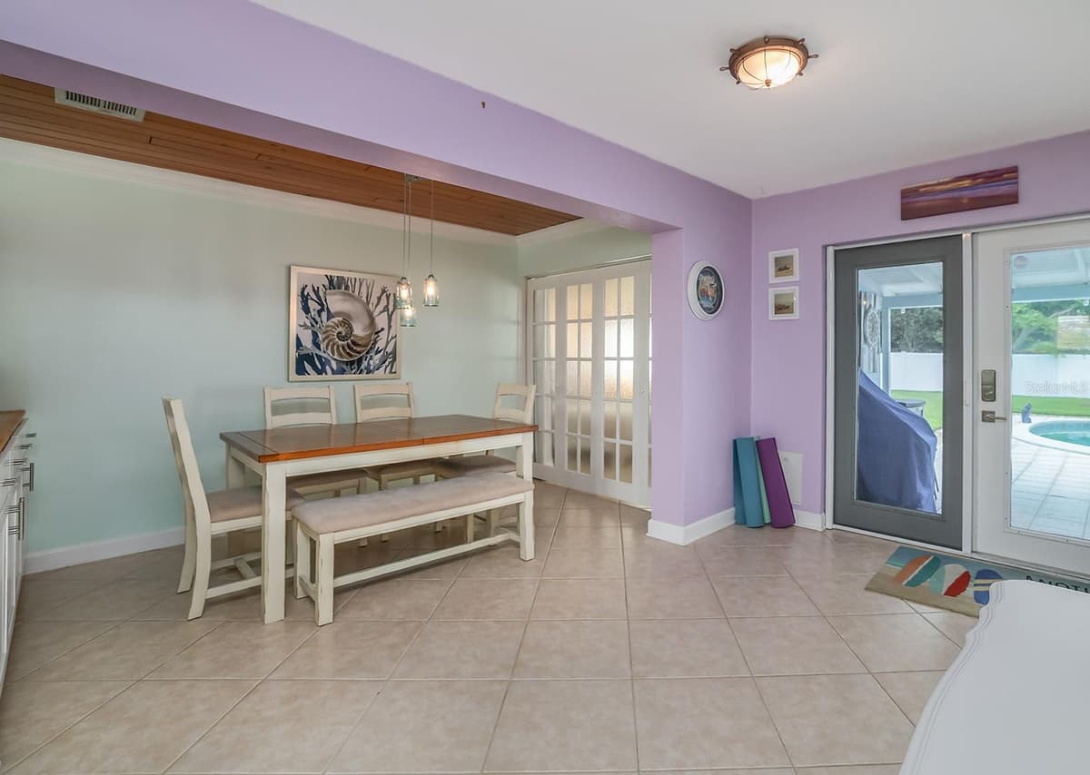 270 BOYLSTON AVENUE — photo 10 of 31