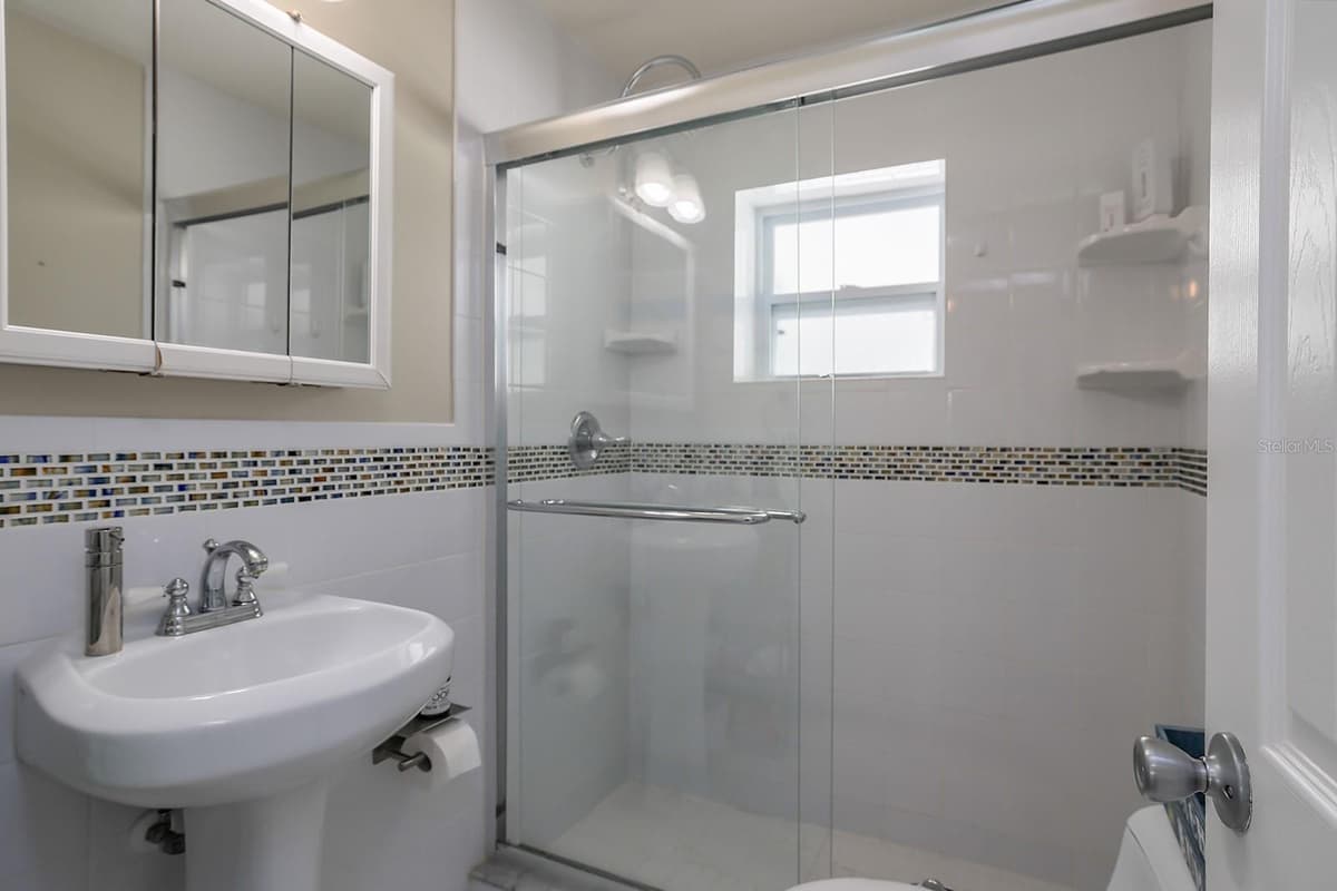 270 BOYLSTON AVENUE — photo 13 of 31