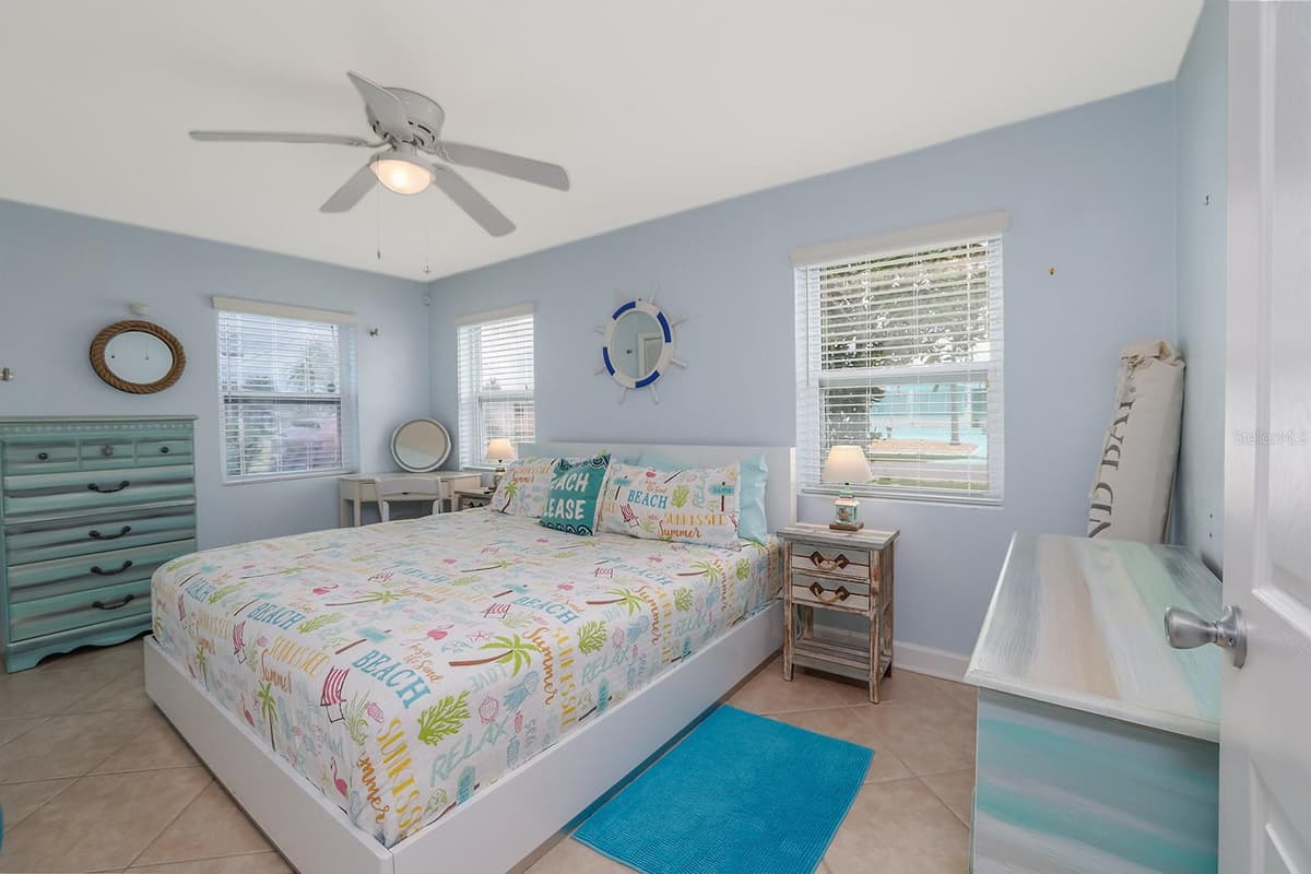 270 BOYLSTON AVENUE — photo 14 of 31