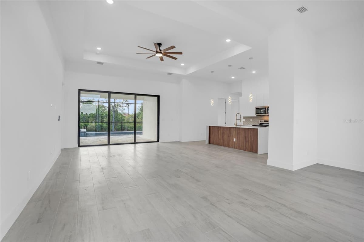 9108 SANTA LUCIA DRIVE — photo 8 of 39