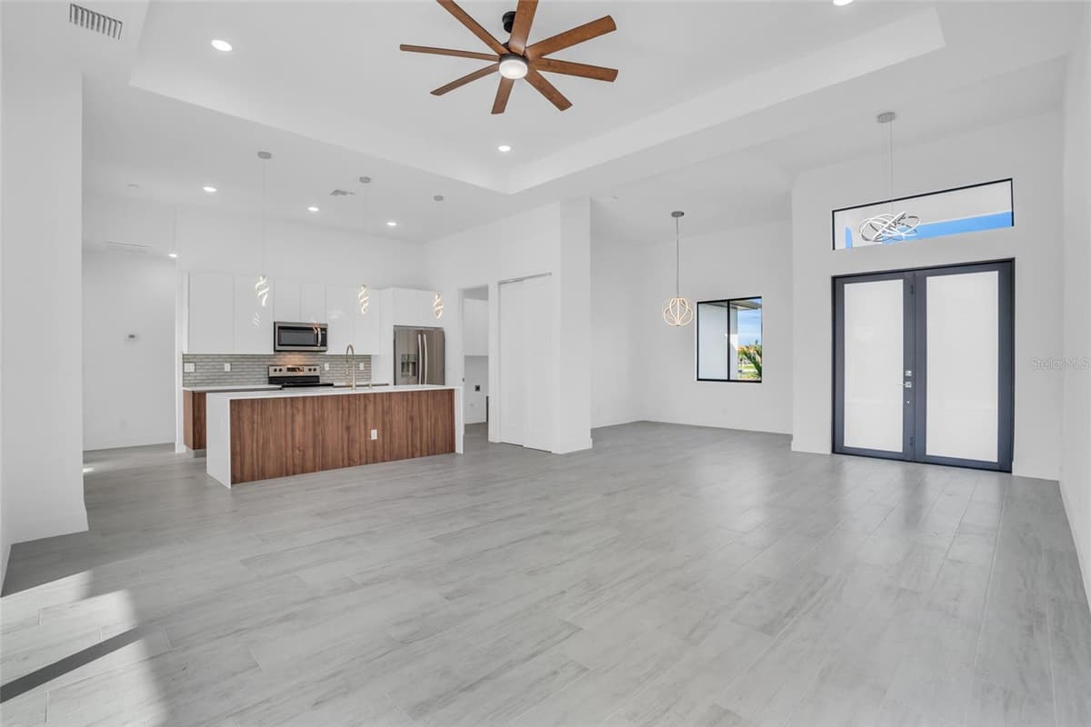 9108 SANTA LUCIA DRIVE — photo 6 of 39
