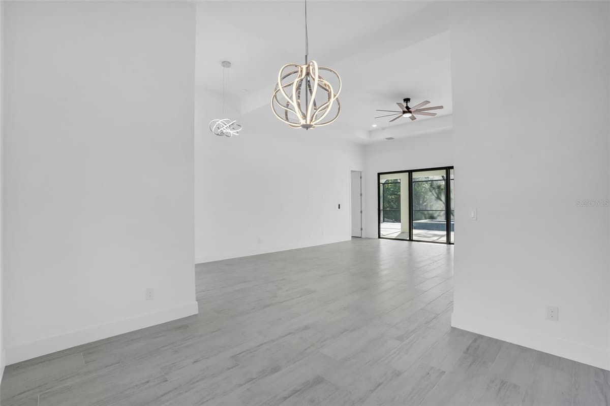 9108 SANTA LUCIA DRIVE — photo 15 of 39