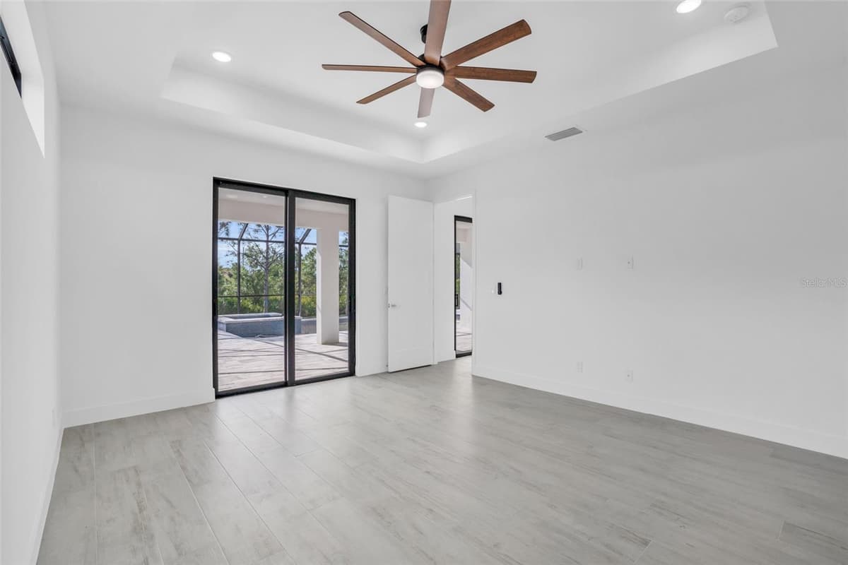 9108 SANTA LUCIA DRIVE — photo 17 of 39