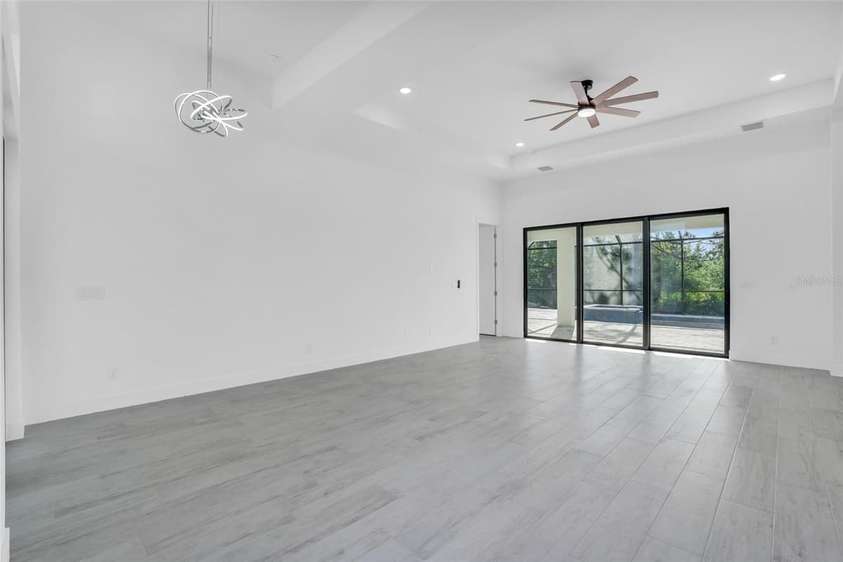 9108 SANTA LUCIA DRIVE — photo 13 of 39