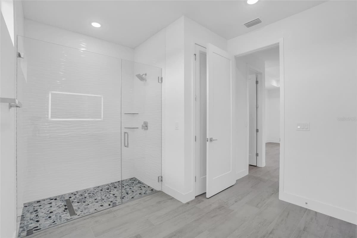 9108 SANTA LUCIA DRIVE — photo 19 of 39