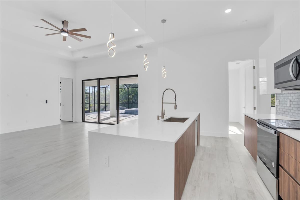 9108 SANTA LUCIA DRIVE — photo 11 of 39
