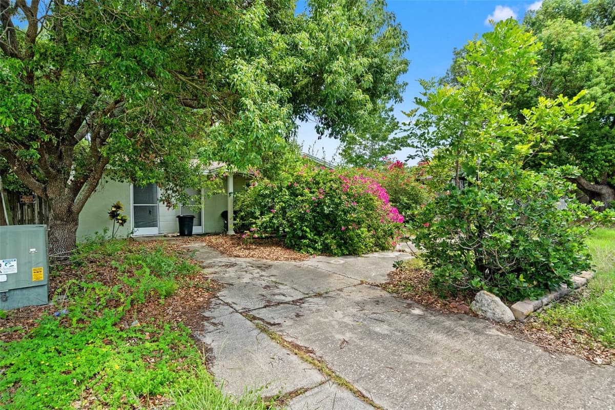 7721 EMBASSY BOULEVARD — photo 3 of 22