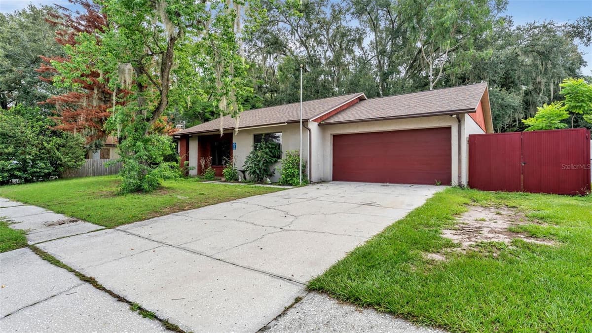 2110 JOHNSON LOOP — photo 1 of 32