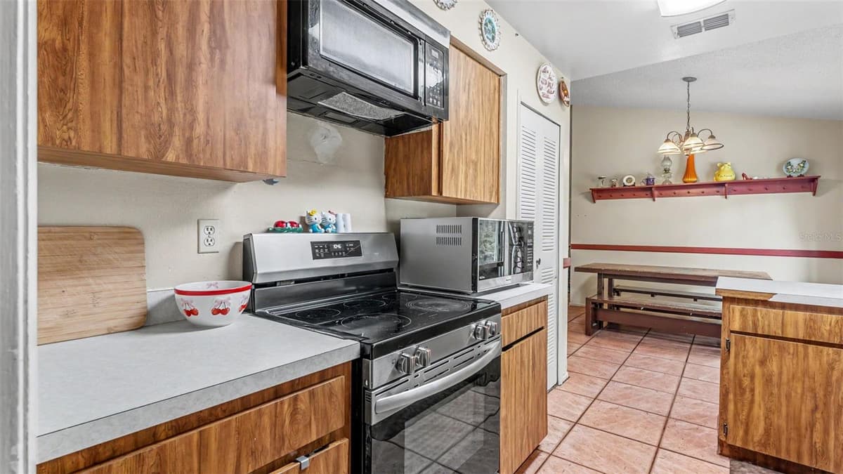 2110 JOHNSON LOOP — photo 11 of 32